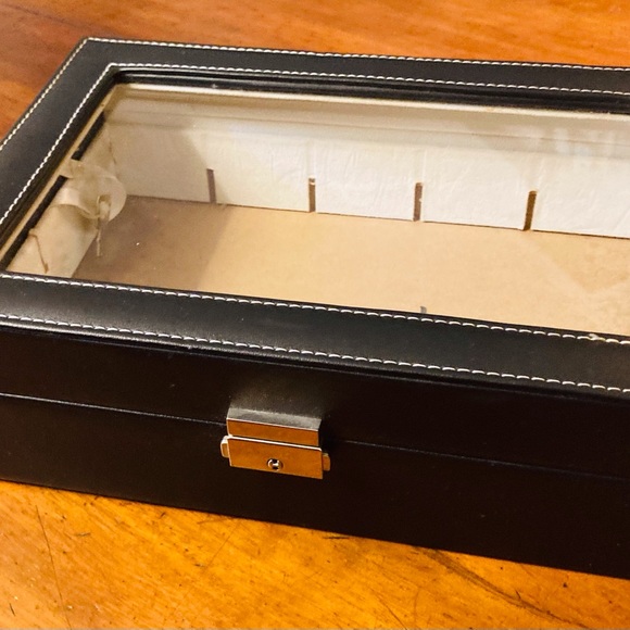 Black leather and glass jewelry watch case missingfelt suede lining has key